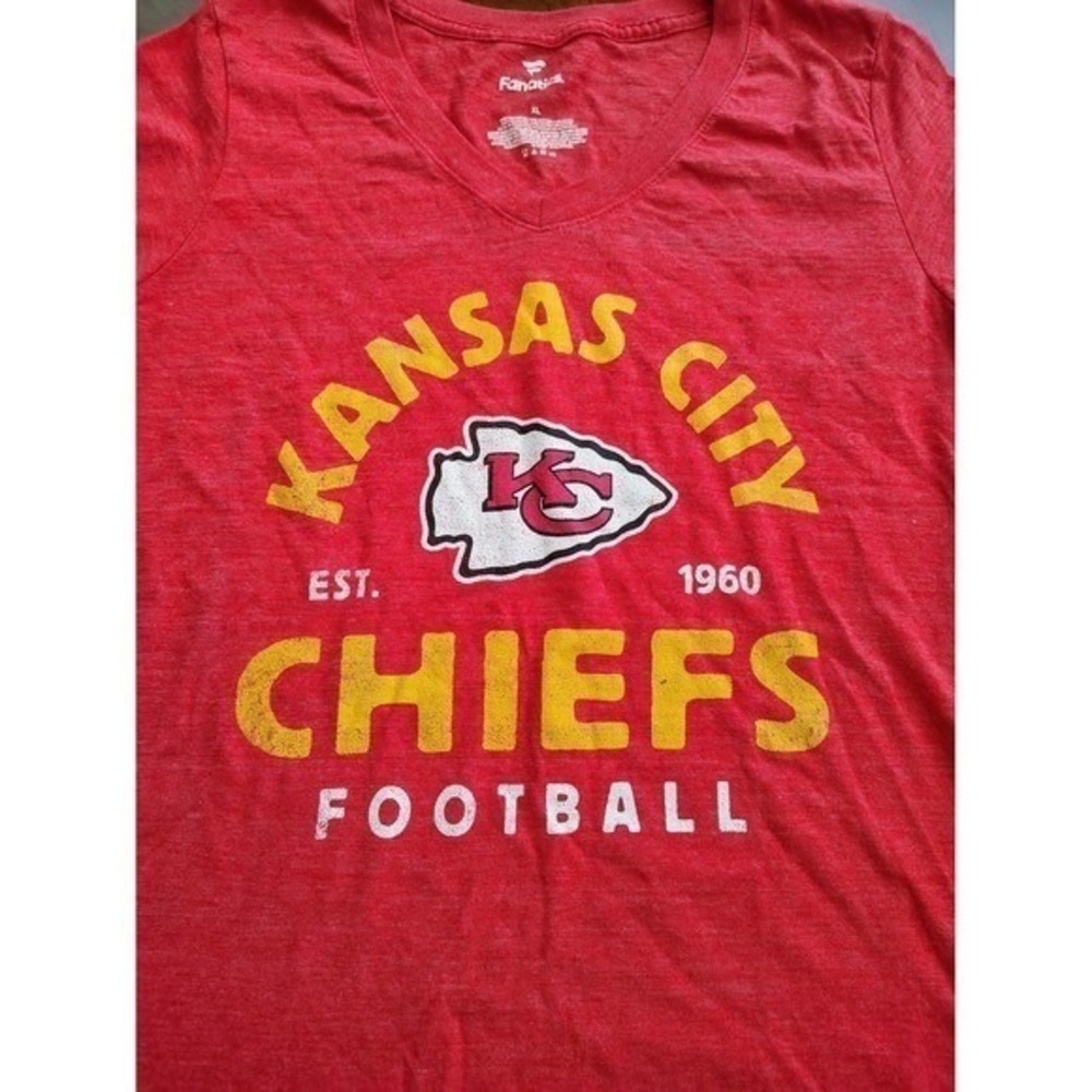 Fanatics Kansas City Chiefs Football V-Neck T-Shirt Red Heather XL NFL Graphic